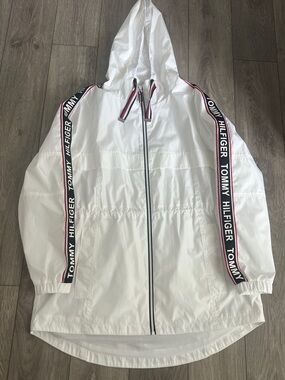 NEW! Tommy Hilfiger White Hooded Jacket with Logo Sleeve Tape